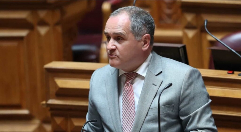 Imagem de PS propõe no parlamento fim da propina no estrangeiro