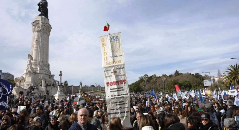 Imagem de Contestação social pressiona governo