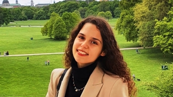 Imagem de Mariana Martins, assistente de investigação em Munique