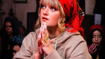 Imagem de Carolina Deslandes, “Saia da Carolina”