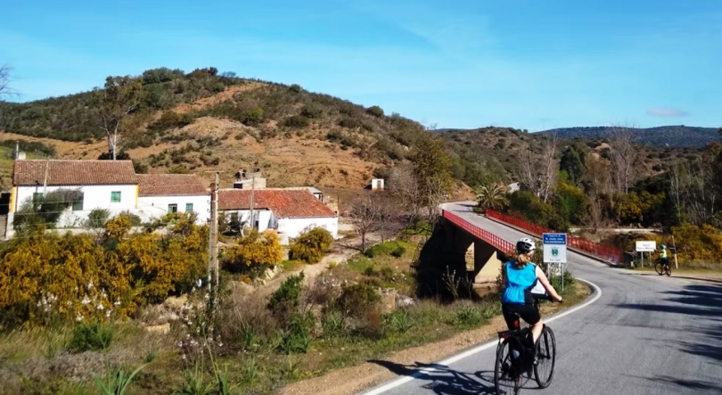 Imagem de O jornal inglês Independent leva-nos a pedalar na planície central do Alentejo
