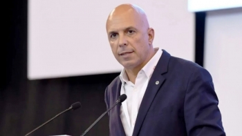 Imagem de Português à distância no próximo ano letivo apresentado em Estrasburgo