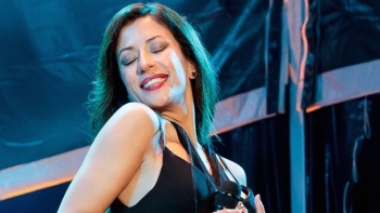 Imagem de Ana Moura em digressão europeia com Stromae