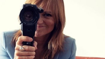 Imagem de Mafalda Veiga, “Esta Canção”