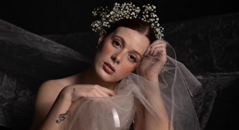 Imagem de Mia Moura, “Ausente”