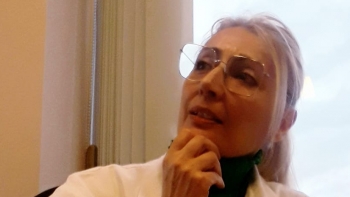 Imagem de Elisabeth Oliveira, psicóloga em Paris