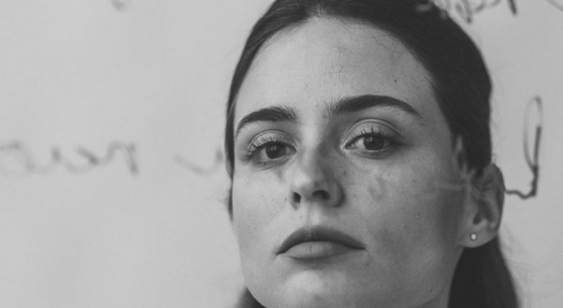 Imagem de Mimi Froes, “Vai Ruir”