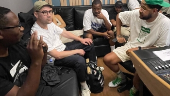 Imagem de Dino d’Santiago x Emicida, “Maria”