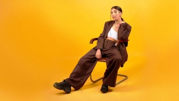 Imagem de INÊS APENAS e os ritmos dançáveis, leves e energéticos