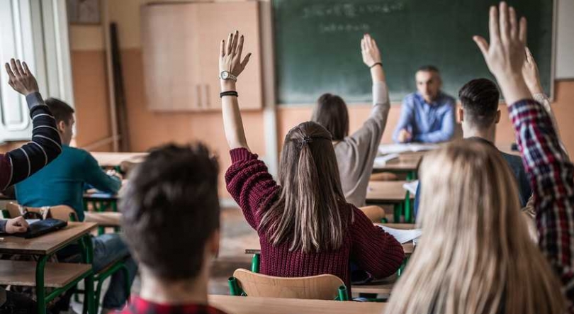 Imagem de Governo quer contratar mais professores em França
