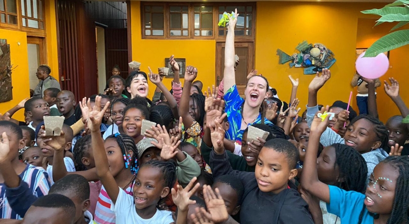 Imagem de Beatriz Teodósio e Patrícia Fonseca sobre a peça O Ritmo da Semente