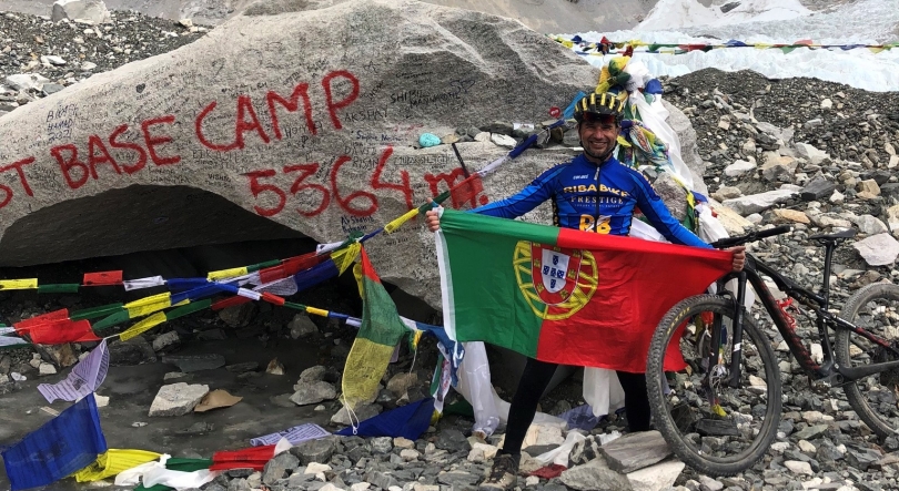 Imagem de Ciclista de Almeirim, de bicicleta da Cidade Mitad del Mundo até Ushuaia