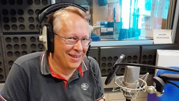 Imagem de Finlandês Mika Palo, apaixonado pela onda curta, em Portugal