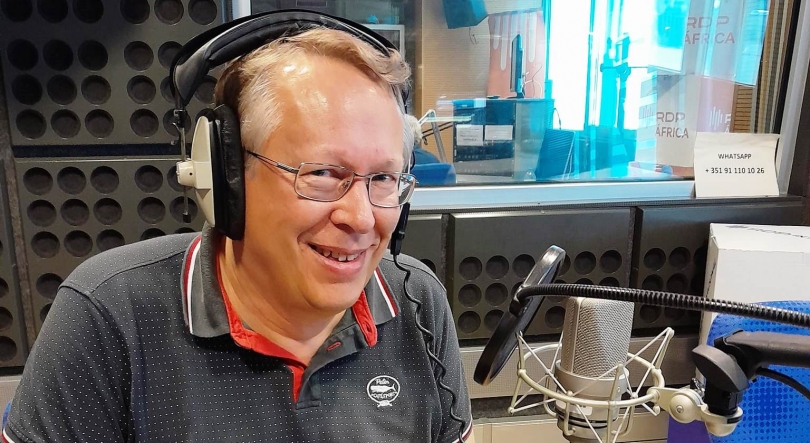 Imagem de Finlandês Mika Palo, apaixonado pela onda curta, em Portugal