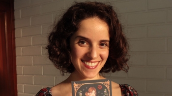 Imagem de A criadora de trajes típicos