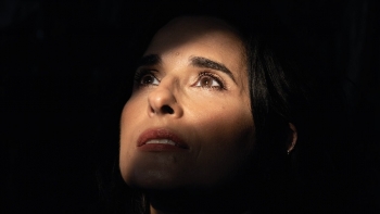 Imagem de Cristina Branco, “Senhora do Mar Redondo”