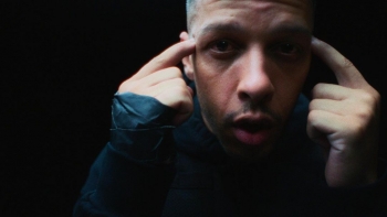 Imagem de Slow J, “CorDaPele”