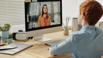 Imagem de 80 estudantes em França vão ter aulas de português online