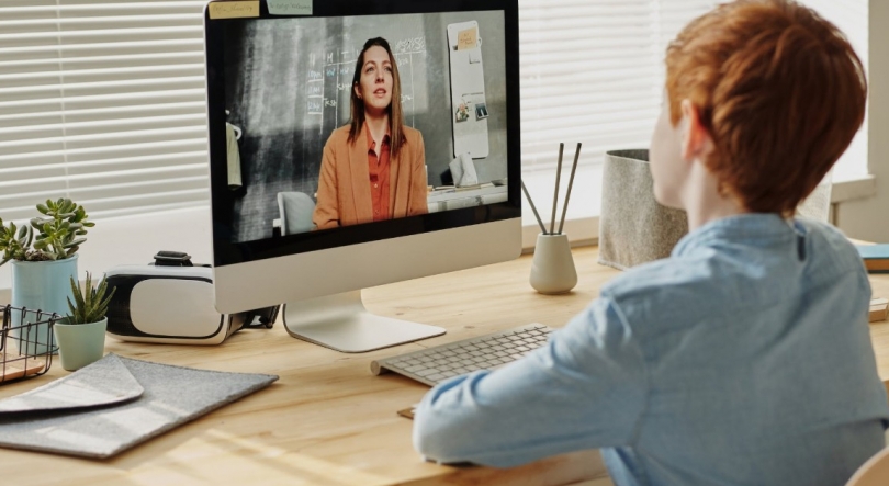 Imagem de 80 estudantes em França vão ter aulas de português online