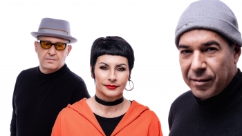 Imagem de Entre Aspas, “Sentei-me Na Noite”