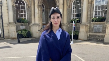 Imagem de Carla Barreto, vereadora em Theford, Reino Unido