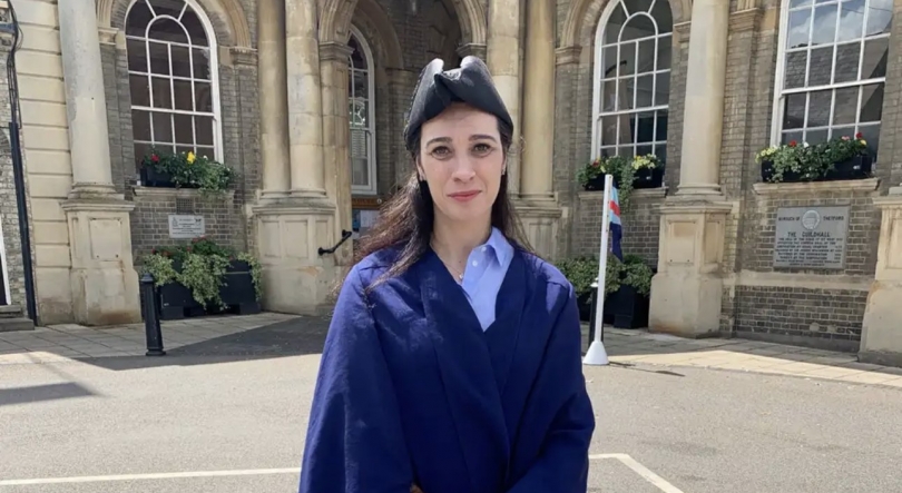 Imagem de Carla Barreto, vereadora em Theford, Reino Unido