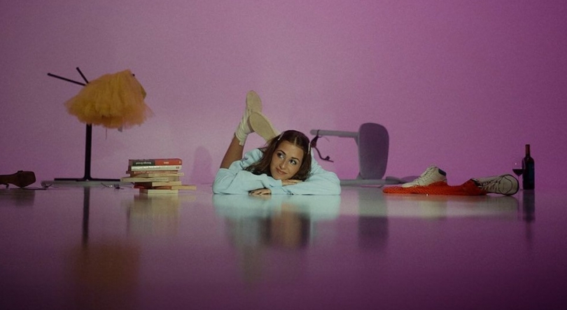 Imagem de Carolina de Deus, “Deixa-te Levar”