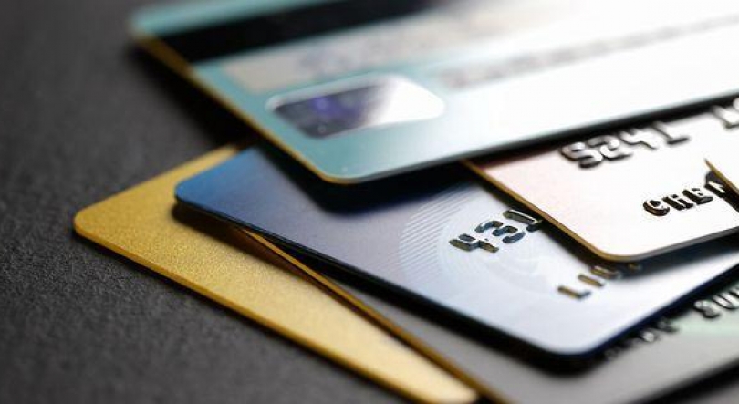 Imagem de DECO rejeita obrigação de cartão bancário para pagamentos online