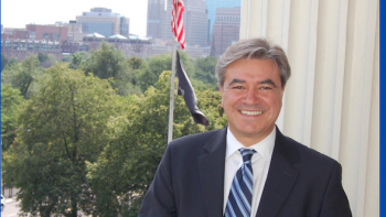 Imagem de Deputado americano defende mais ligações com luso-americanos