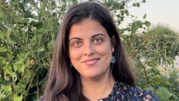 Imagem de Rosa Moreira, a cientista agrícola, com Mário Costa