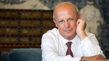 Imagem de Presidente do parlamento volta a candidatar-se pela emigração