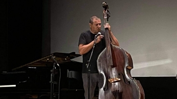 Imagem de Miguel Calhaz lançou “ContraCantos” com canções de Abril