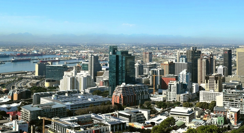 Imagem de Governo anuncia aposta no voto online e fim da propina