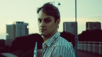 Imagem de P.S. Lucas, “Black Sand”