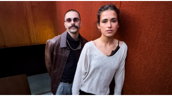 Imagem de Rodrigo Alarcon e Carolina de Deus, “Apesar de Querer (Acústica)”