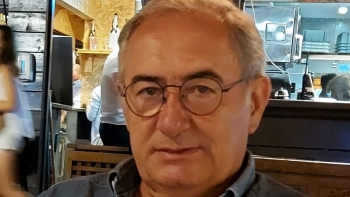 Imagem de Milhares de tablets por distribuir pelos alunos de português no estrangeiro