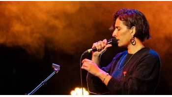 Imagem de A Garota Não, “Diga 33”