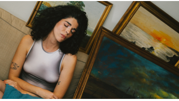 Imagem de Rita Onofre, “Não Mereço”