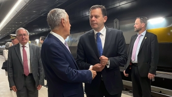 Imagem de Comunidade portuguesa na Suíça elogiada