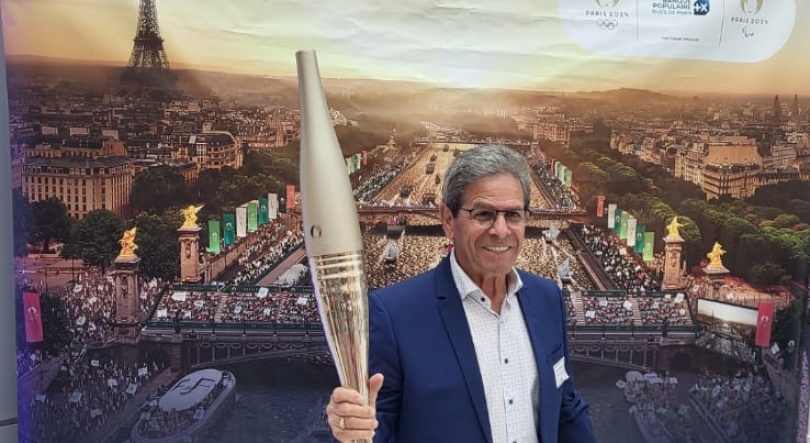 Imagem de Emigrante português transporta chama olímpica