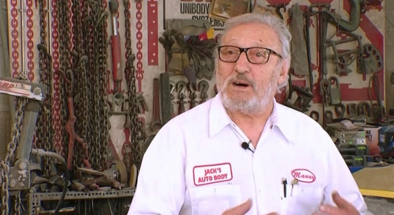 Imagem de Profissional de bate chapa e pintura