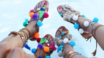 Imagem de Emily in Paris com calçado made in Portugal