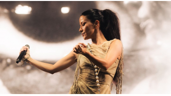 Imagem de Ana Moura, “Desliza”