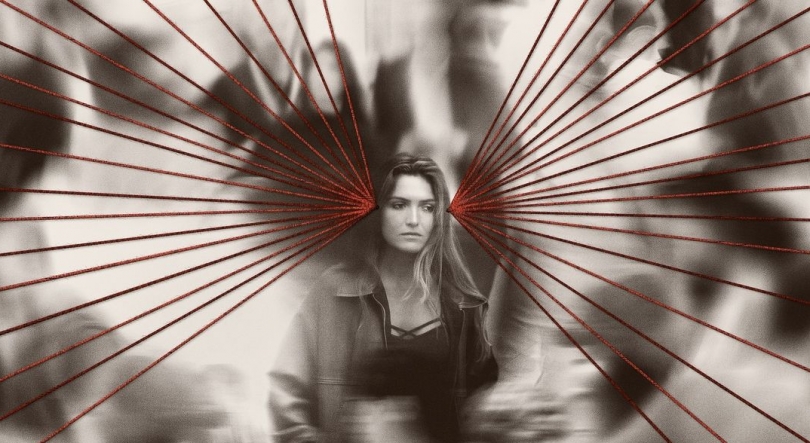 Imagem de Nena, “Fones Nos Ouvidos”