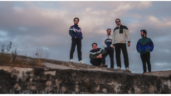 Imagem de Bombazine, “Pouca Dura”