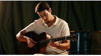 Imagem de Jorge Cruz, “Passou Tanto Tempo”