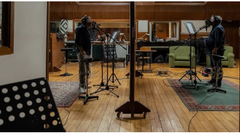 Imagem de Pedro Moutinho feat. Helder Moutinho, “Algo Que Esvoaça”