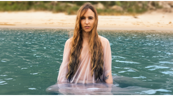 Imagem de Mela, “Amor Com Amor”