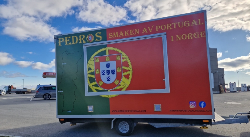 Imagem de Francesinhas e bifanas à venda no centro de Oslo