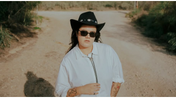 Imagem de Momma T, “Twist The Knife”